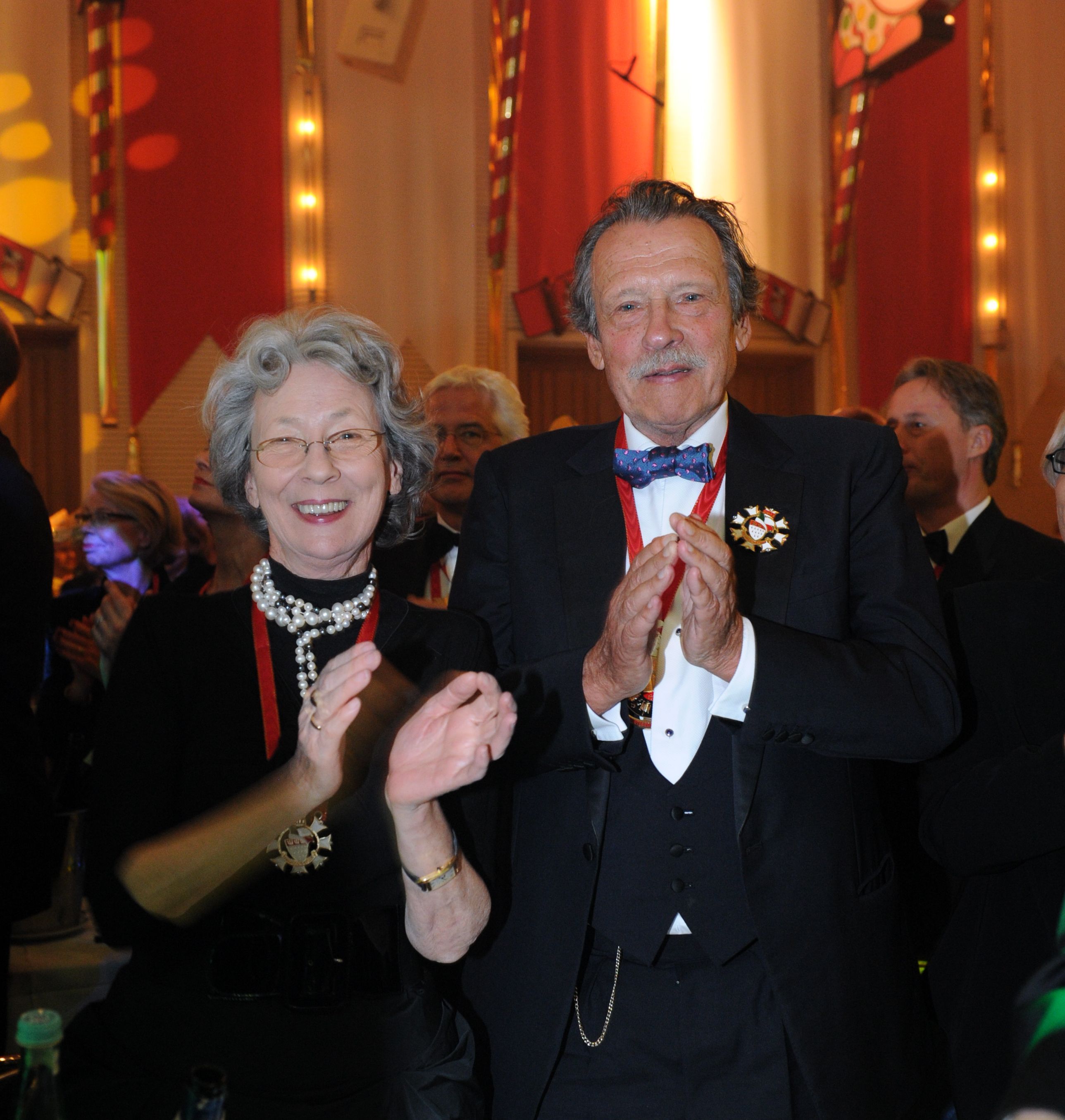 Hedwig und Alfred Neven DuMont auf der Prinzenproklamation 2011 im Kölner Gürzenich.