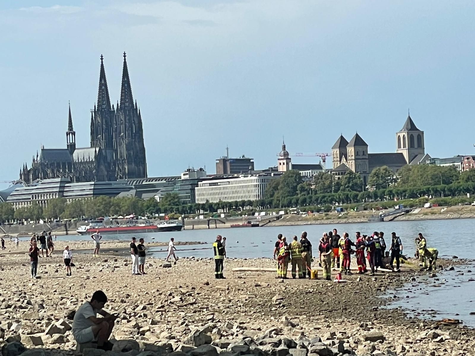 Der Mann konnte schließlich ans Ufer gerettet werden. Zahlreiche Helfer waren im Einsatz.