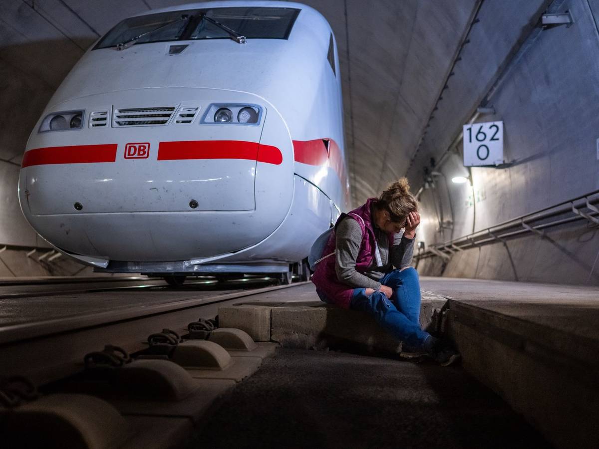 Übungseinsatz im Eisenbahntunnel Sandberg