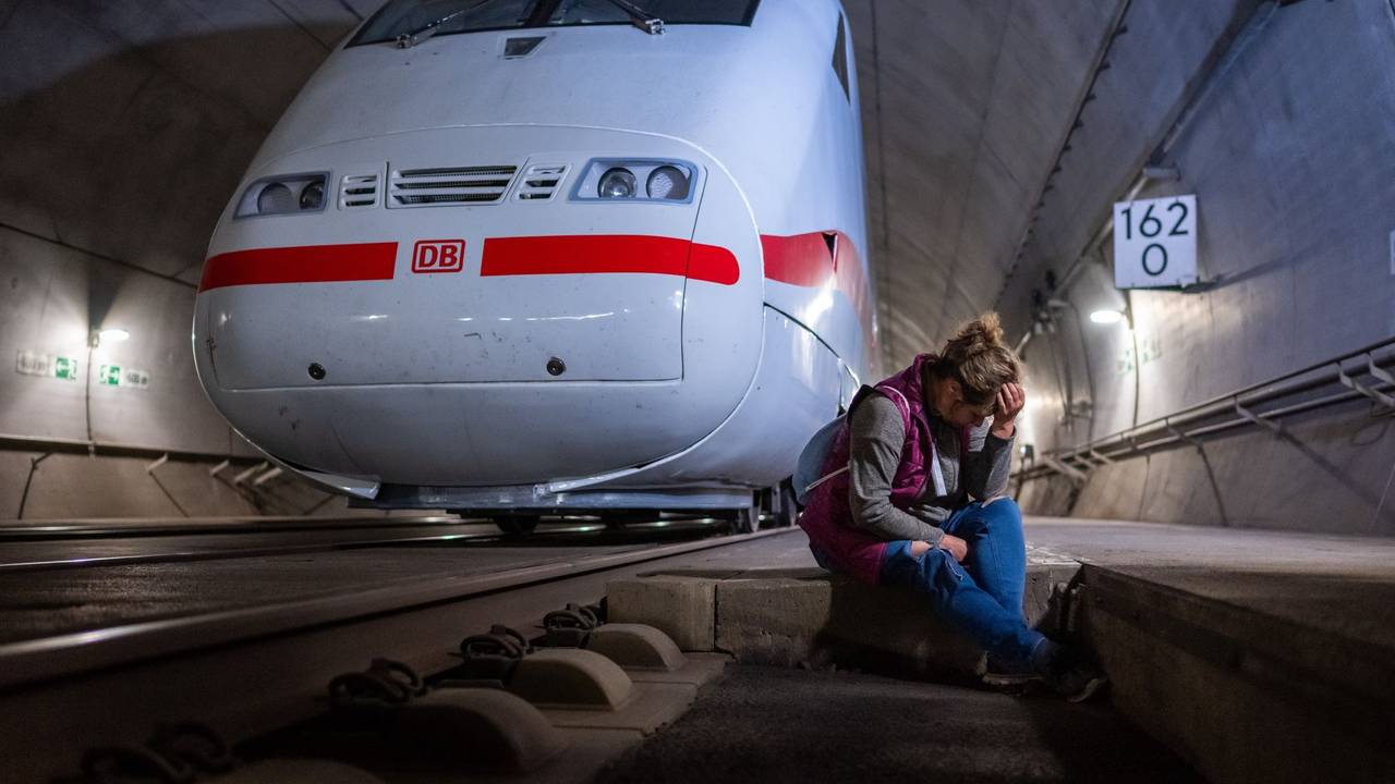 Übungseinsatz im Eisenbahntunnel Sandberg