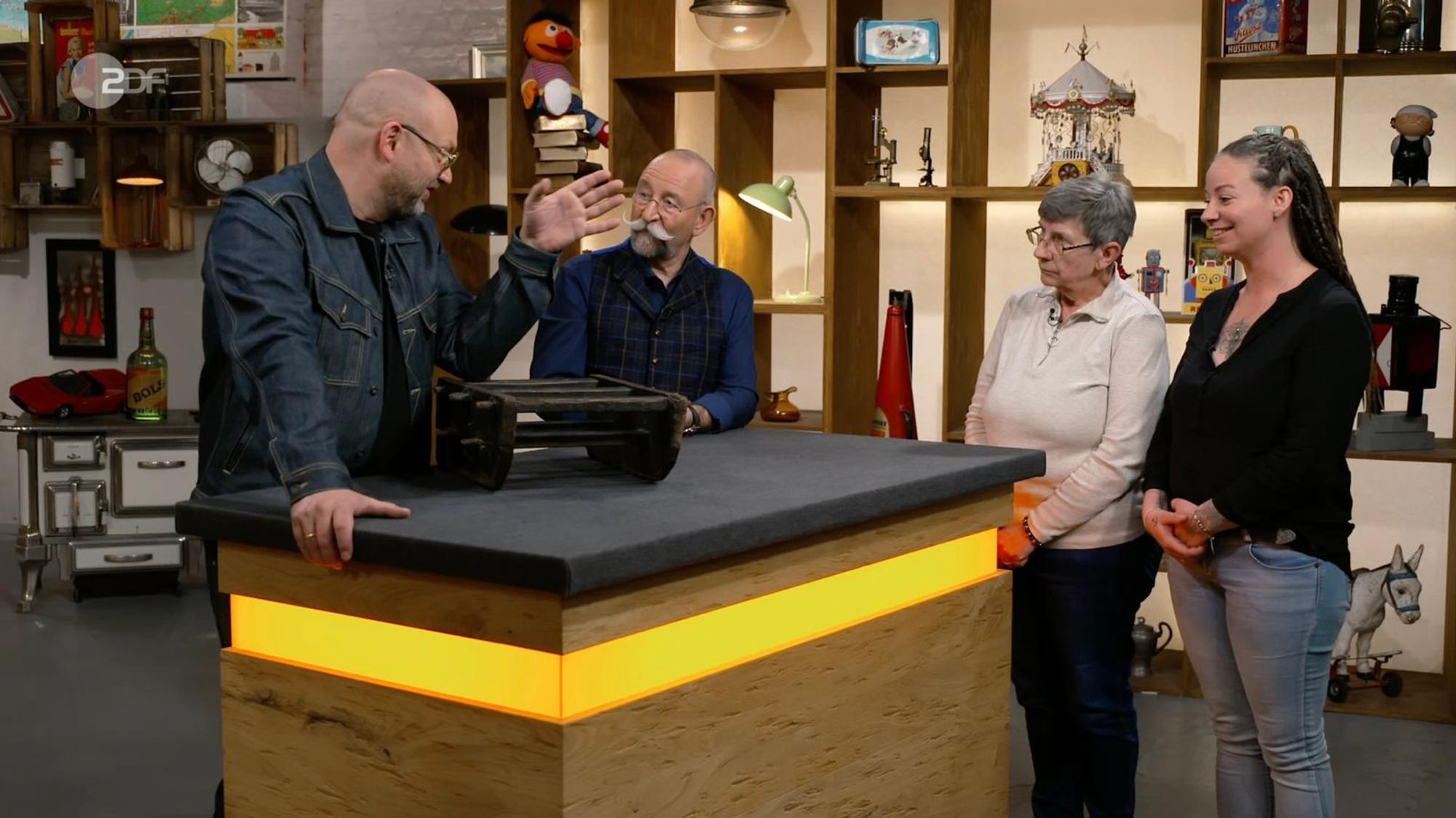 Moderator Horst Lichter stand vor einem Rätsel: „Was könnte das denn sein?“ (Bild: ZDF)