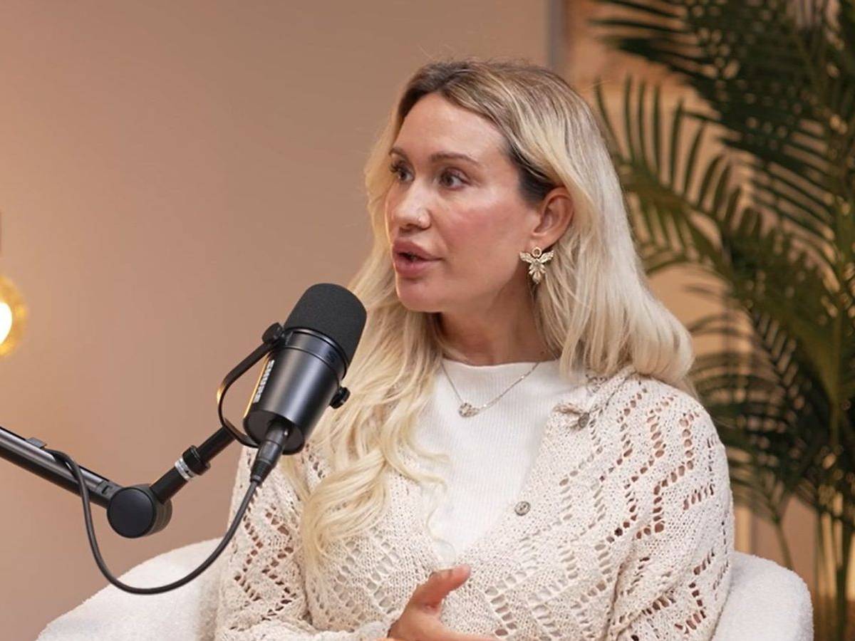 Sarah Bora sprach im Podcast „Glow Up Your Life“ offen über ihre Erfahrungen mit häuslicher Gewalt. (Bild: FLOW Media Company)