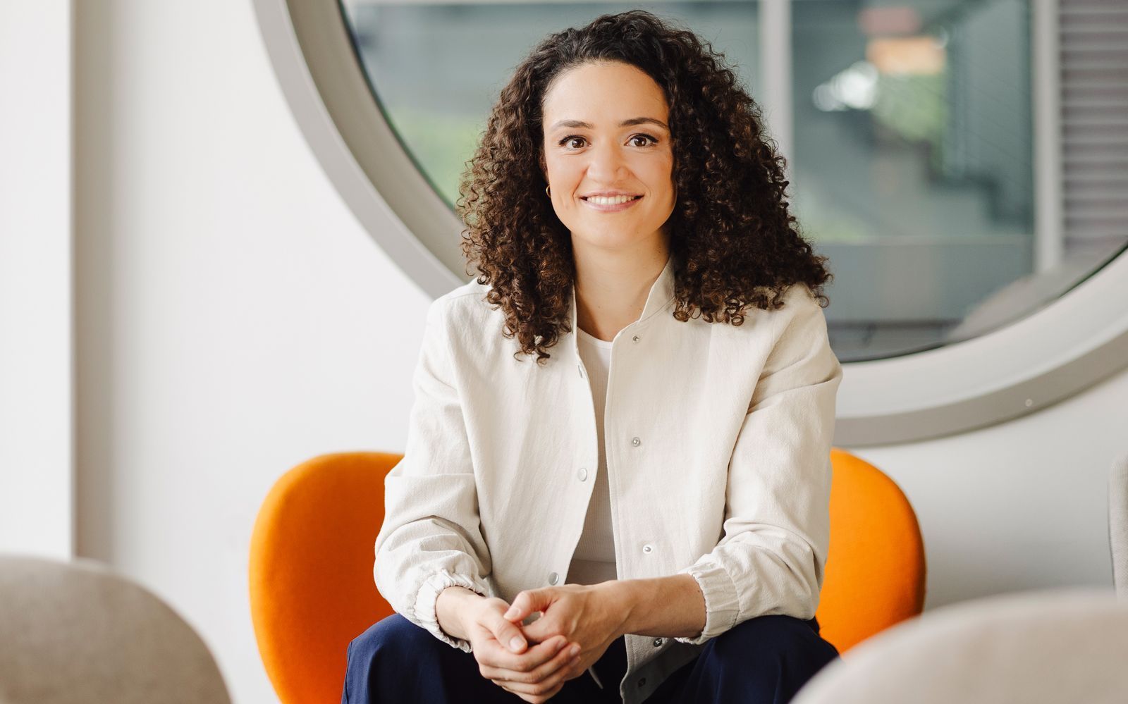 Maral Bazargani moderiert für das ZDF ab Dienstag, 11. August, die Leichtathletik-EM, die dieses Jahr im englischen Birmingham stattfindet. (Bild: ZDF/NOI CREW)