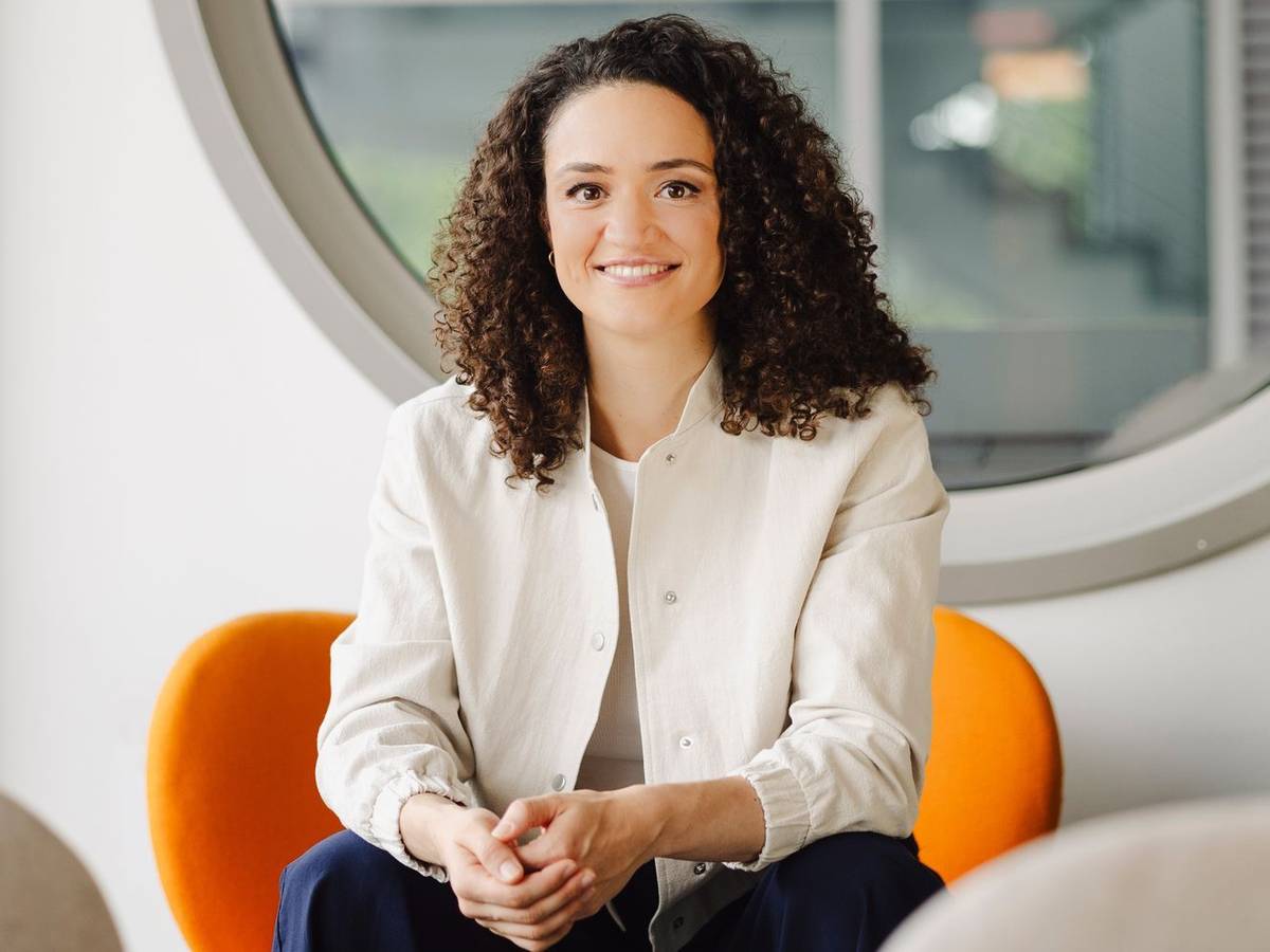 Maral Bazargani moderiert für das ZDF ab Dienstag, 11. August, die Leichtathletik-EM, die dieses Jahr im englischen Birmingham stattfindet. (Bild: ZDF/NOI CREW)