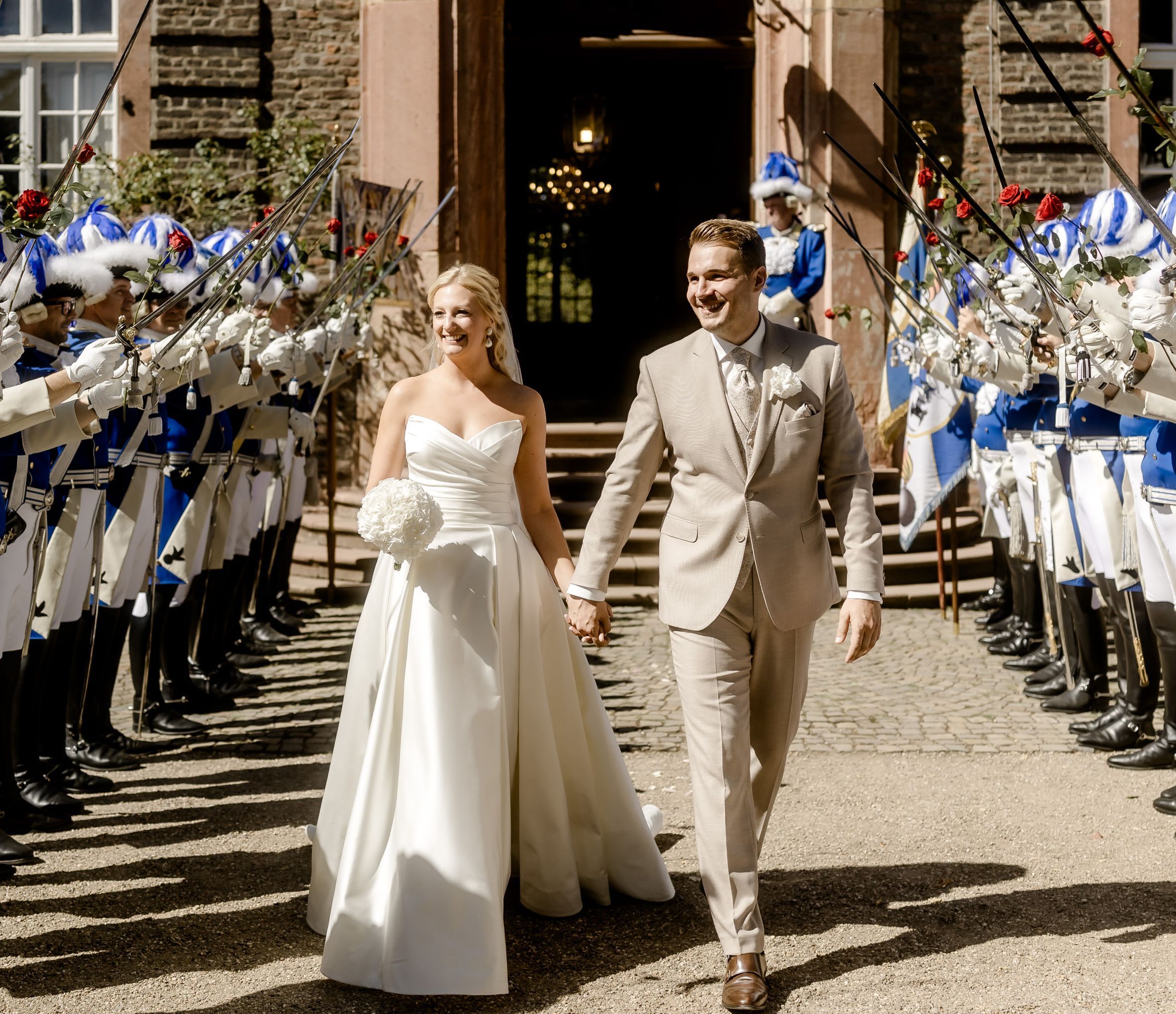 Marie Steffens und Phil Lehmann von den Blauen Funken bei der Hochzeit.