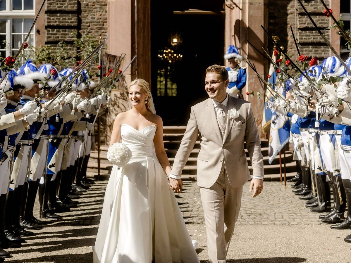Marie Steffens und Phil Lehmann von den Blauen Funken bei der Hochzeit.