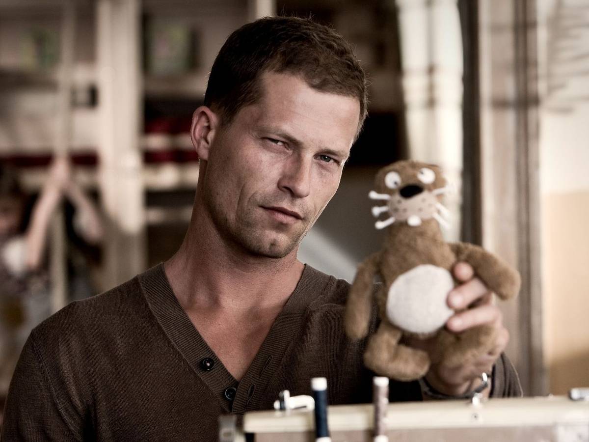 Die Liebeskomödie „Keinohrhasen“, startete Ende 2007 in den deutschen Kinos. Til Schweiger spielt darin Ludo, der nach einem Fauxpas zu 300 Sozialstunden in einem Kinderhort verurteilt wird. (Bild: Warner Bros.)