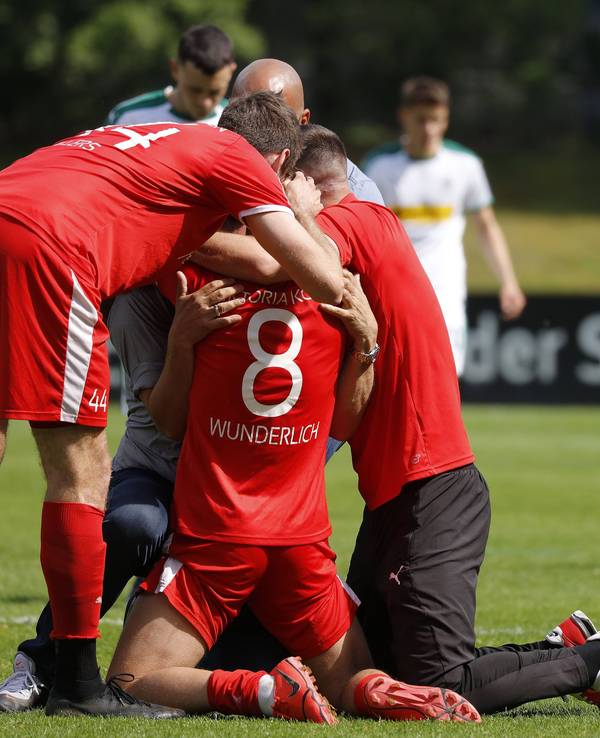 Torjubel bei Viktoria Köln mit Mike Wunderlich.