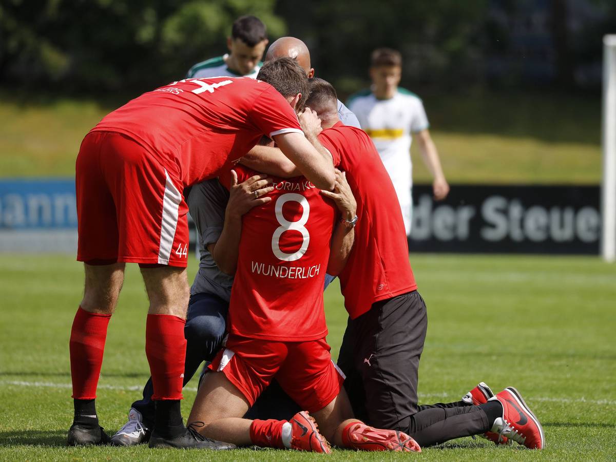 Torjubel bei Viktoria Köln mit Mike Wunderlich.