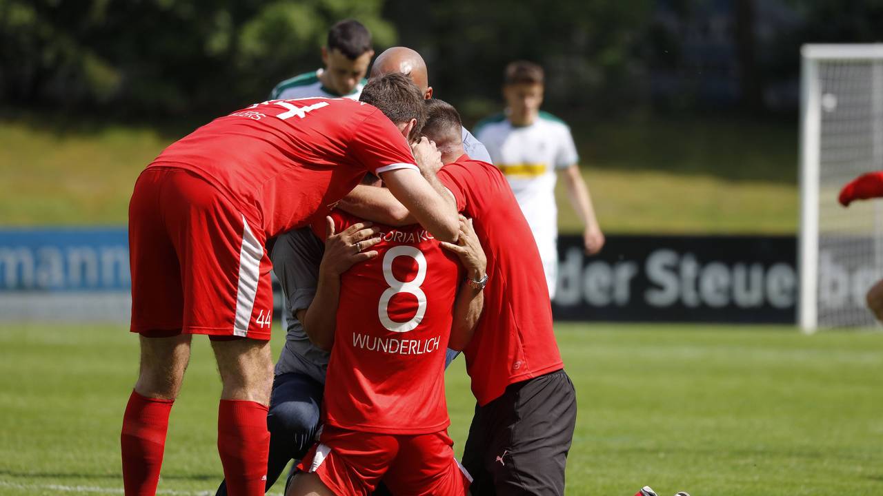 Torjubel bei Viktoria Köln mit Mike Wunderlich.