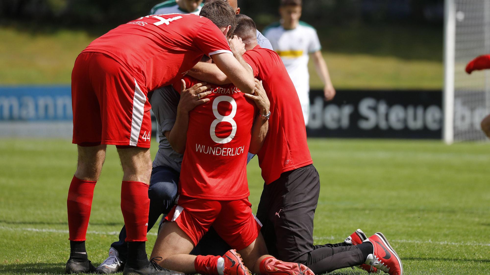 Torjubel bei Viktoria Köln mit Mike Wunderlich.