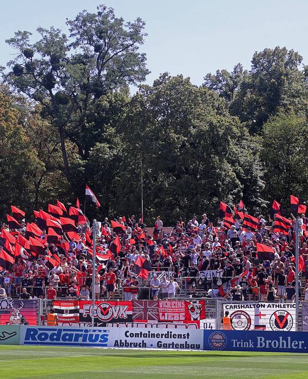 Ein Blick auf die Fans von Viktoria Köln.