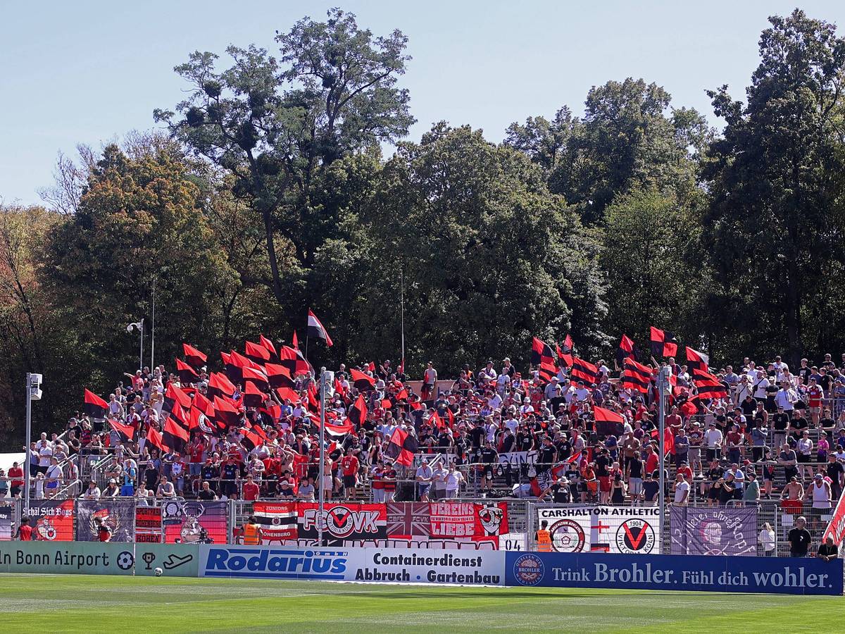 Ein Blick auf die Fans von Viktoria Köln.