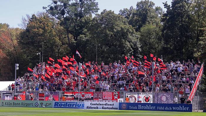 Ein Blick auf die Fans von Viktoria Köln.