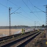 Kilometerlanger Vegetationsbrand an Bahnstrecke in Meerbusch.