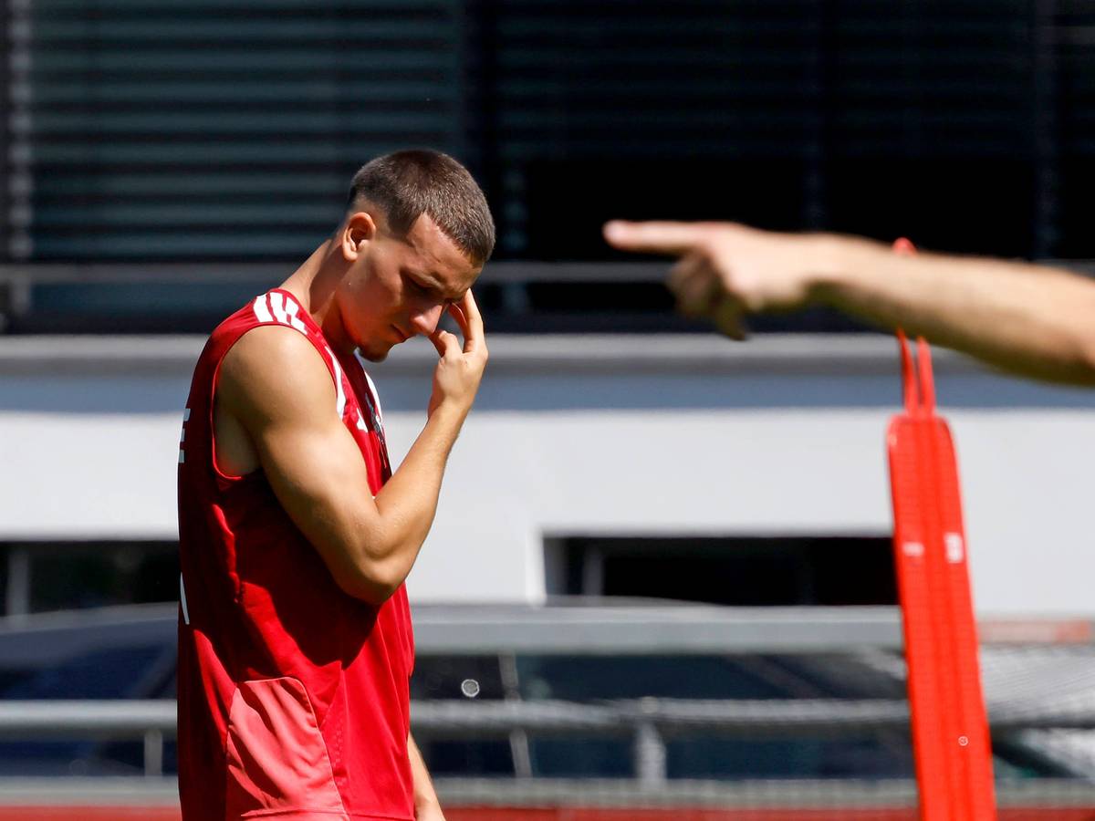 Said El Mala schaut im Training auf den Boden.