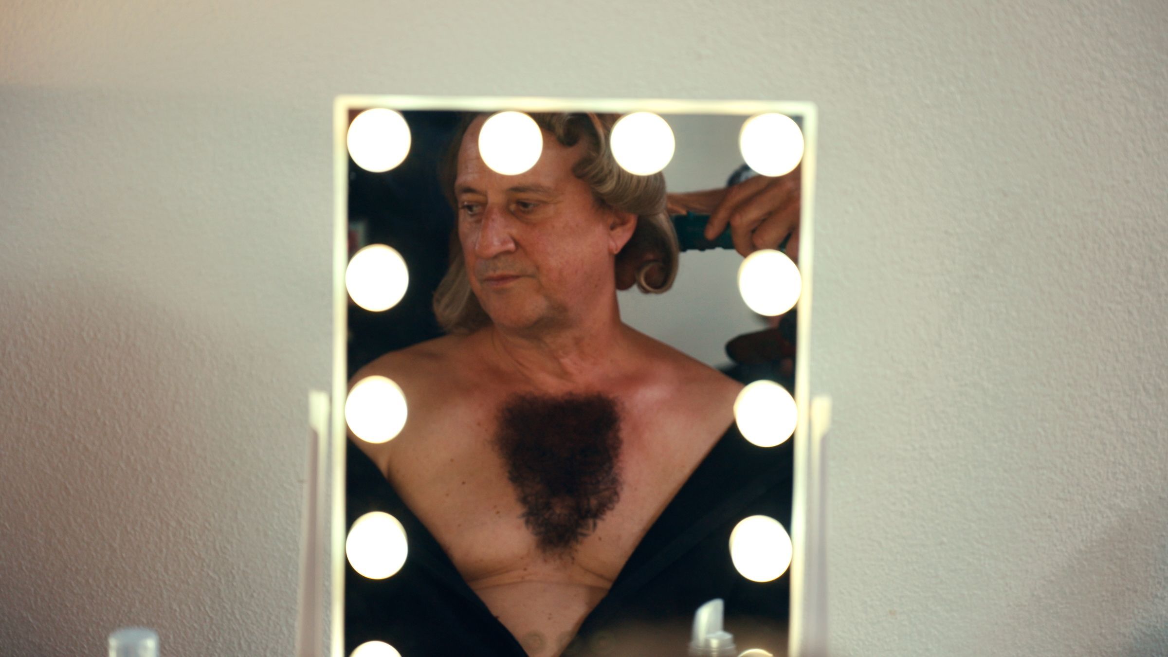 Dieter Thomas Kuhn vor dem Auftritt in der Garderobe.