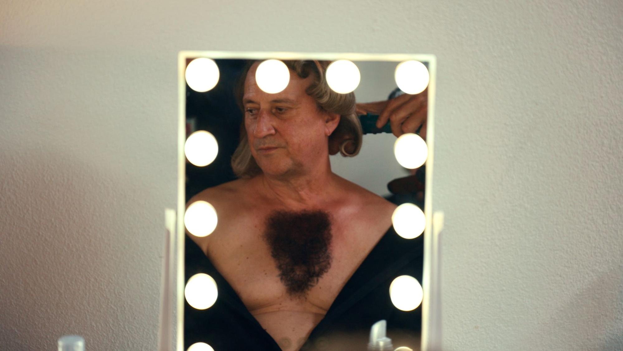 Dieter Thomas Kuhn vor dem Auftritt in der Garderobe.