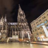 Immer wieder erklimmen Personen verbotenerweise den Kölner Dom. Eine dieser waghalsigen Touren endete jetzt in Handschellen.