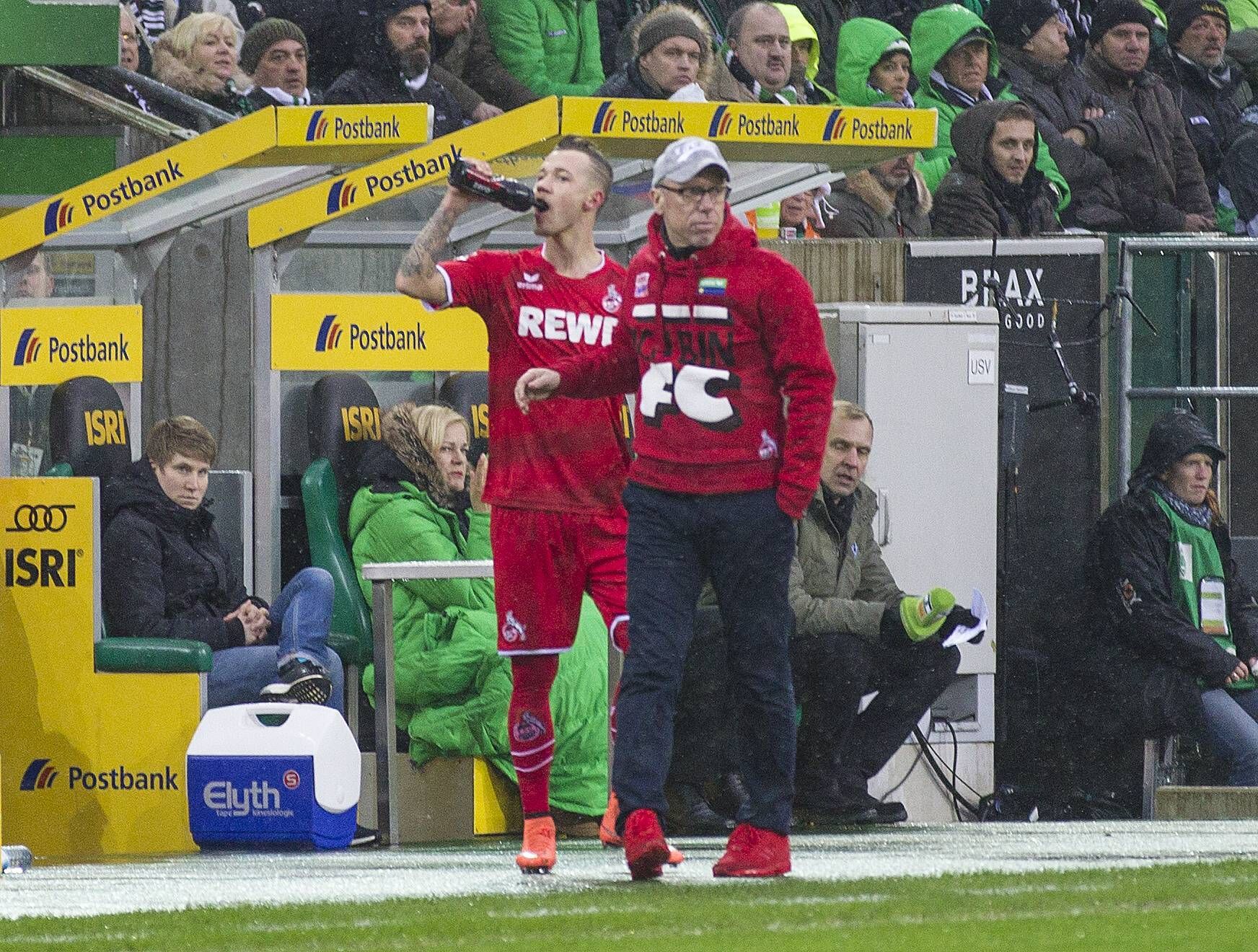 Marcel Hartel wird von Trainer Peter Stöger erstmals in der Bundesliga eingewechselt.