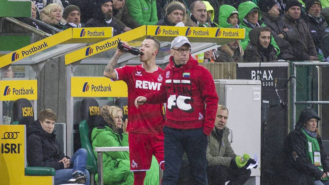 Marcel Hartel wird von Trainer Peter Stöger erstmals in der Bundesliga eingewechselt.