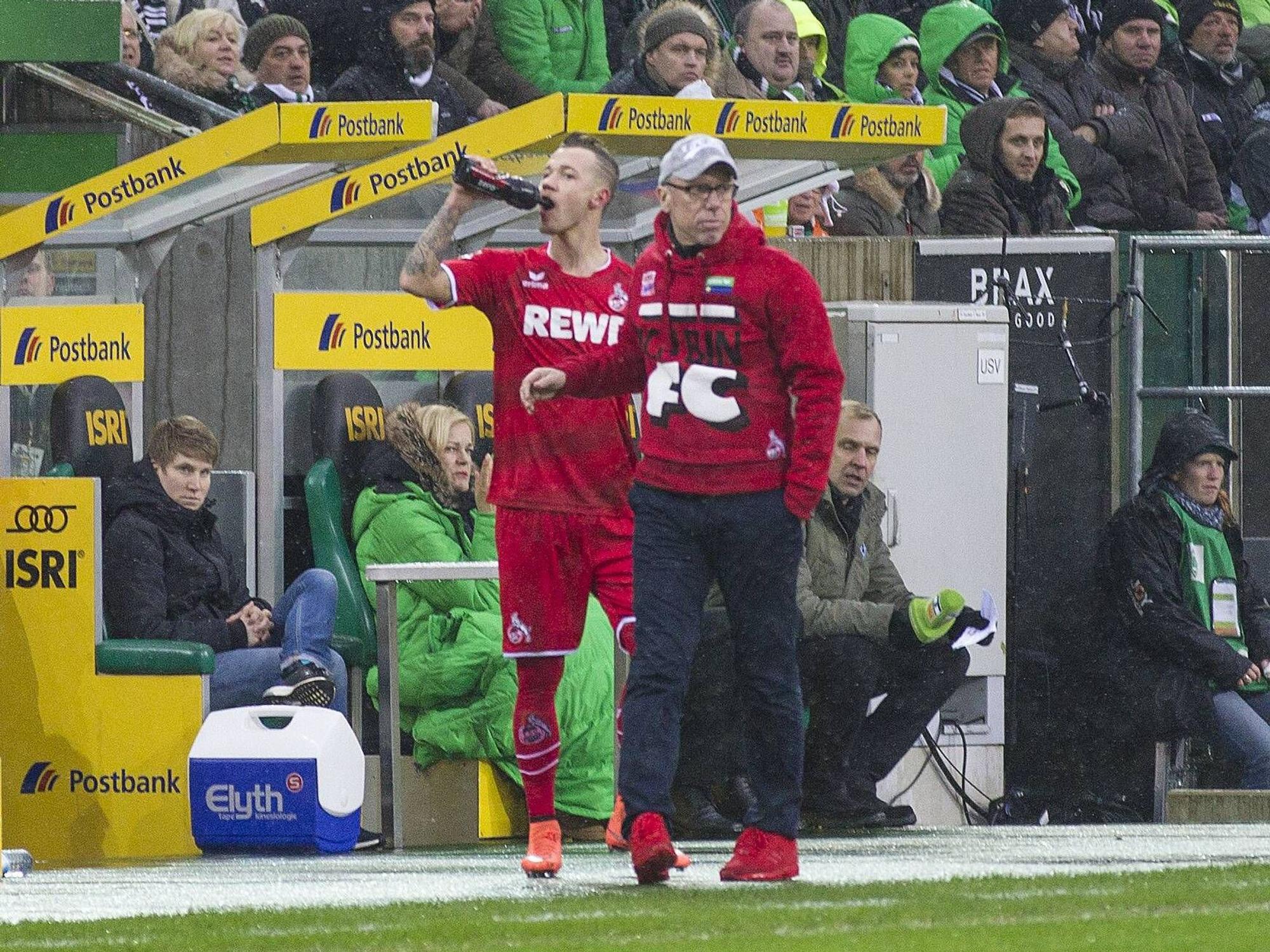 Marcel Hartel wird von Trainer Peter Stöger erstmals in der Bundesliga eingewechselt.