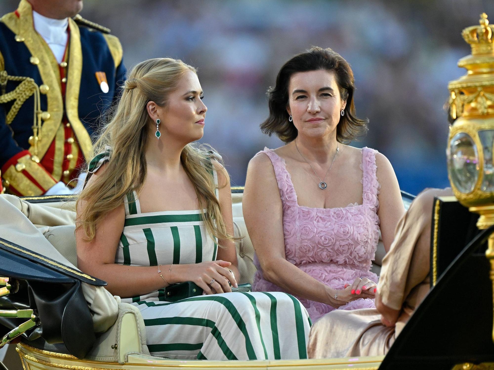 Kronprinzessin Amalia neben Dorothee Bär (CSU), Bundesministerin für Forschung, Technologie und Raumfahrt, in Aachen.