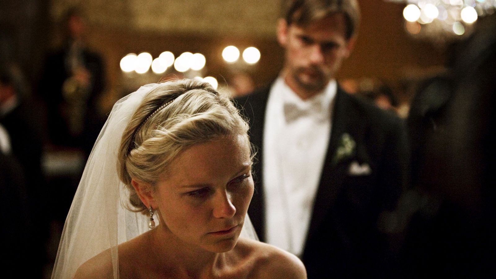 Michael (Alexander Skarsgard) und Justine (Kirsten Dunst) werden miteinander nicht glücklich. (Bild: ARTE France / Christian Geisnaes)