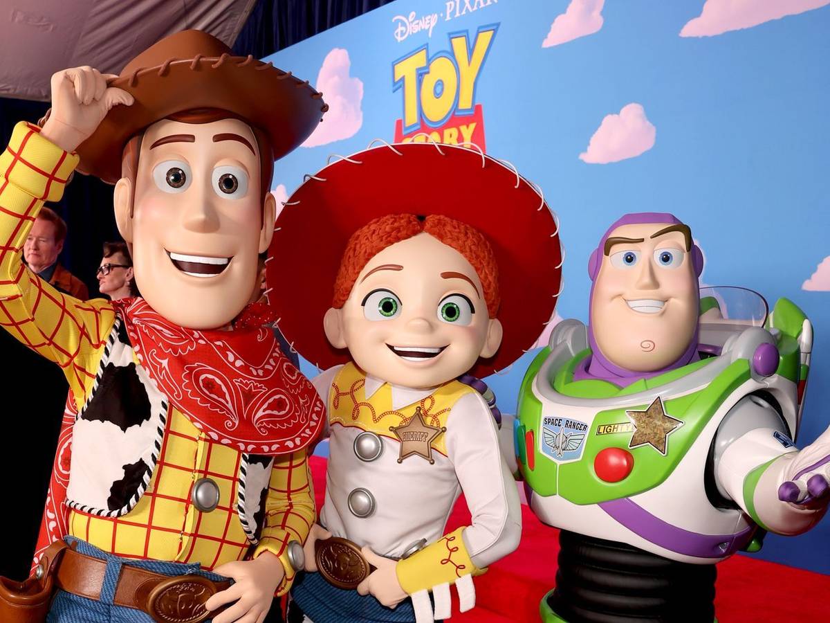Kult-Spielzeugt mit Red-Carpet-Abo: Woody, Jessie und Buzz Lightyear bei der „Toy Story 5“-Premiere in Los Angeles. (Bild: 2026 Getty Images/Jesse Grant)