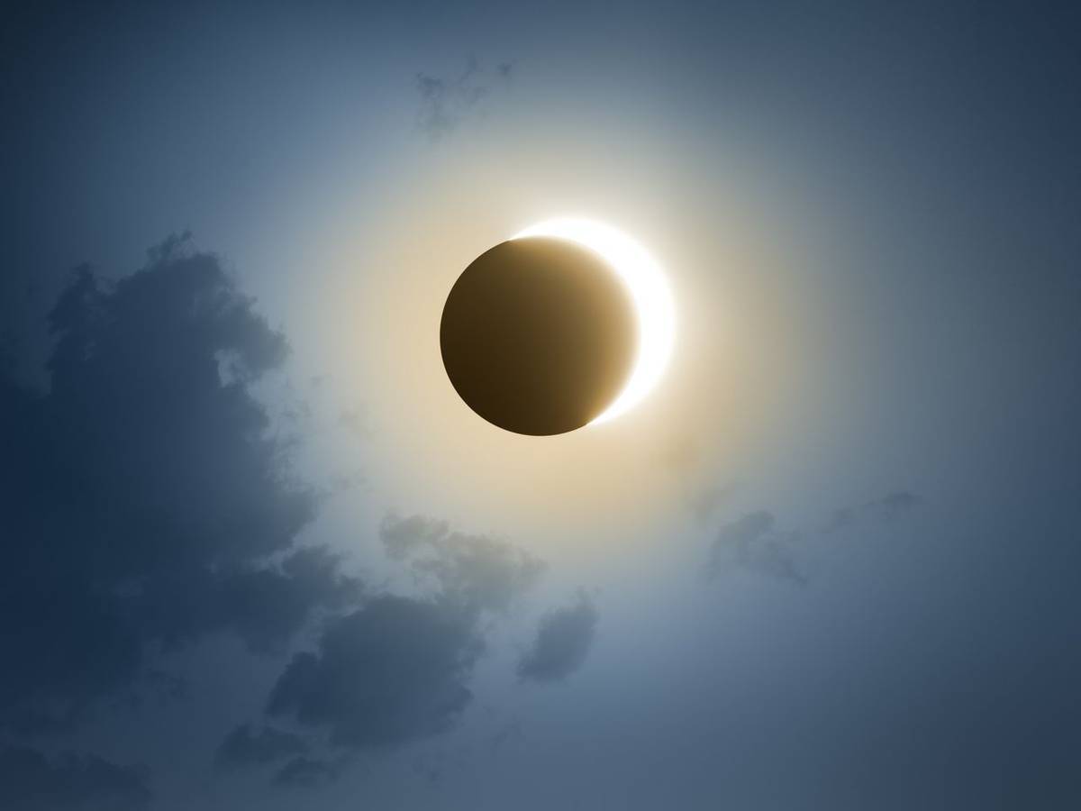Am Mittwochabend schiebt sich der Mond vor die Sonne und verursacht eine Sonnenfinsternis. (Bild: peterschreiber.media)