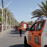 Einheiten des spanischen Zivilschutzes sind vor der Sonnenfinsternis am Strand von Palma im Einsatz.