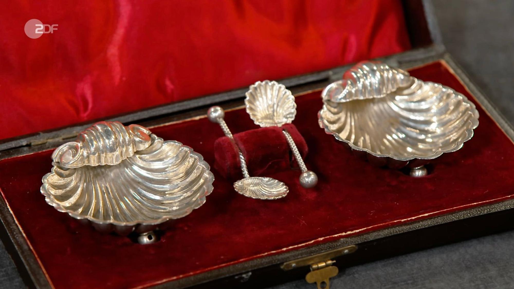 Die auffällige Muschelform der Schalen hatte einen kunsthistorischen Hintergrund. (Bild: ZDF)