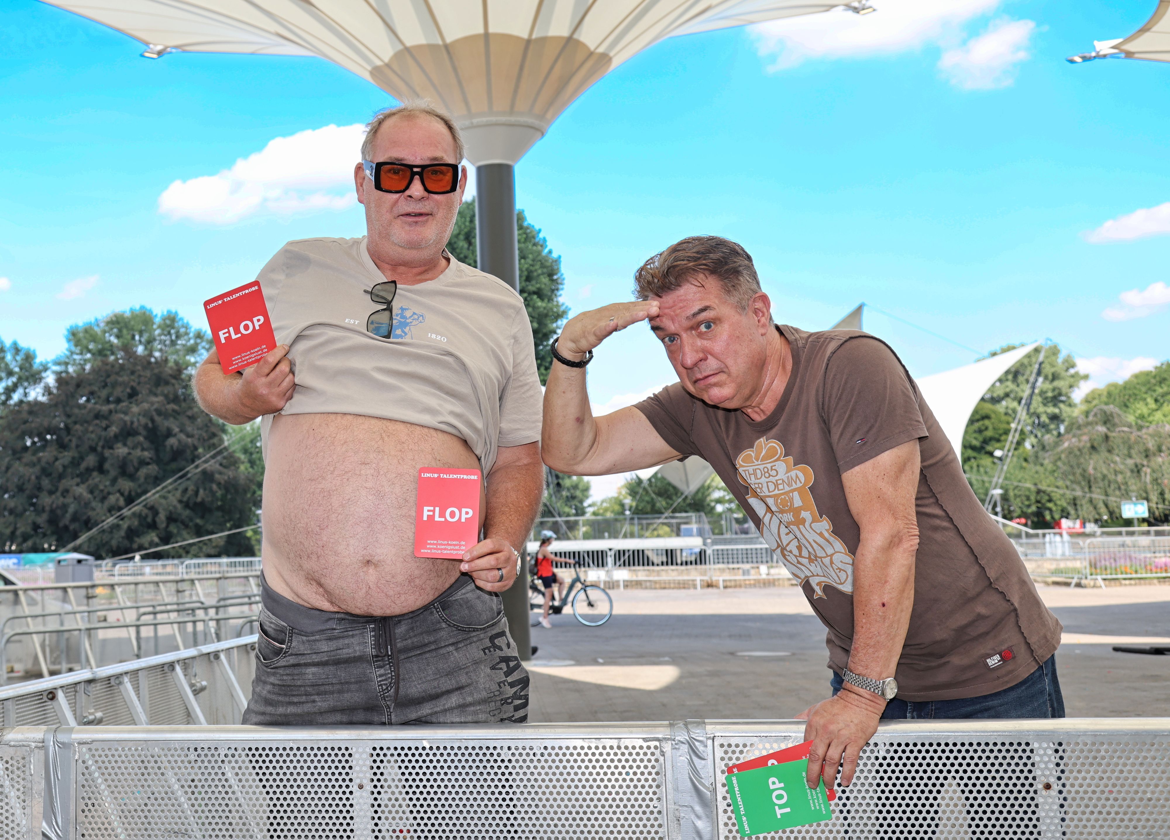 Waldi mit Linus im Kölner Tanzbrunnen.
