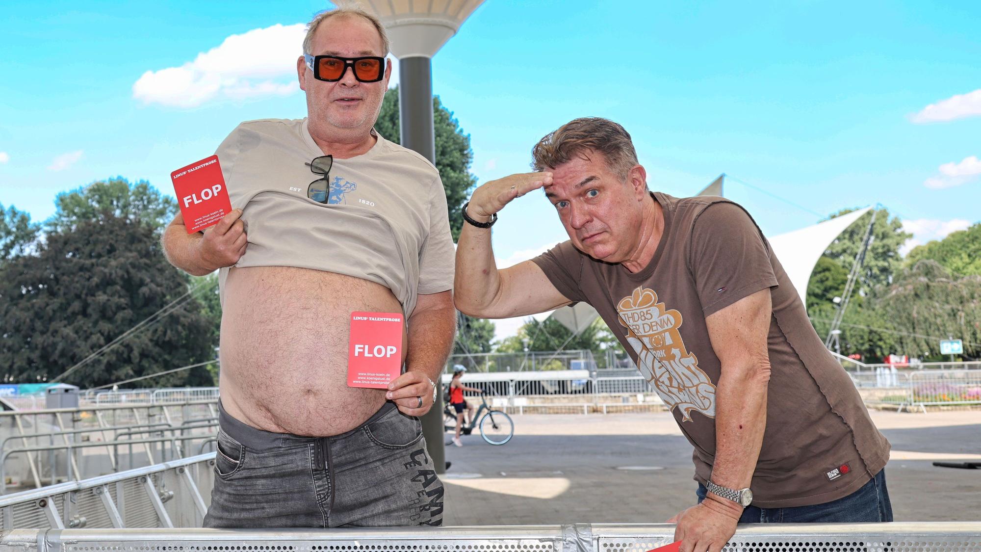 Waldi mit Linus im Kölner Tanzbrunnen.