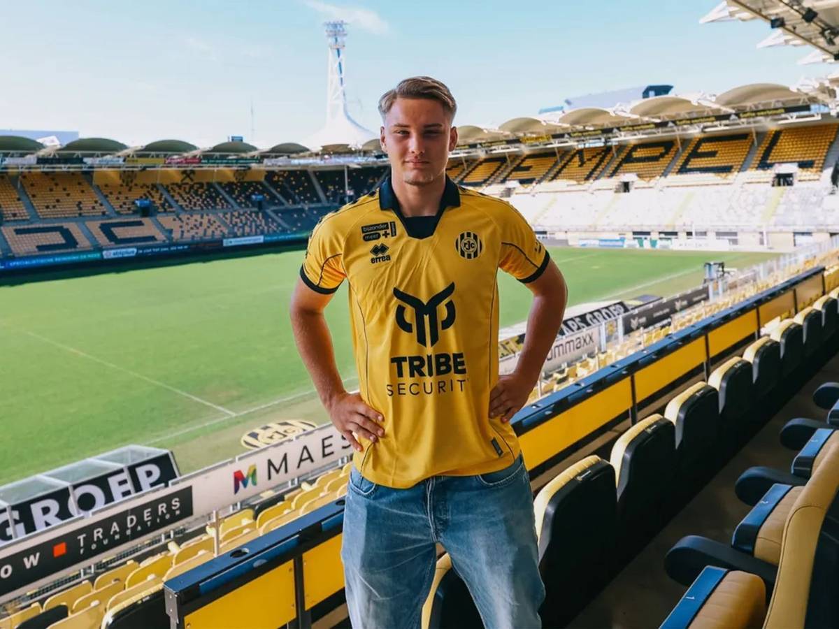 Fynn Schenten im Trikot von Roda Kerkrade