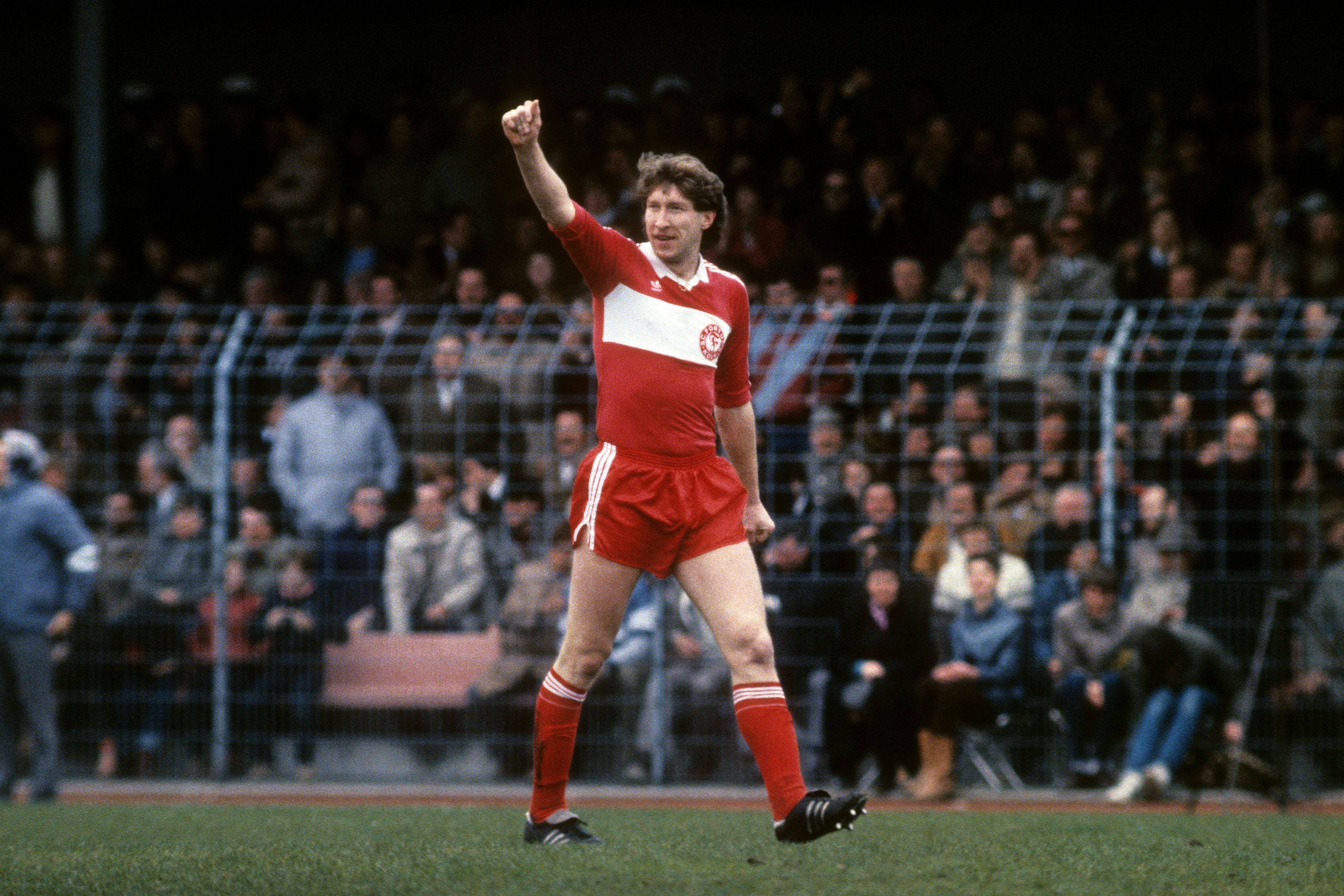 Dieter Schatzschneider jubelt im Pokal-Halbfinale.