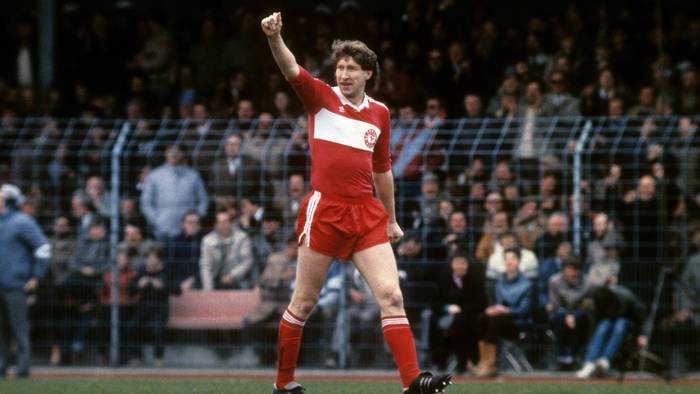 Dieter Schatzschneider jubelt im Pokal-Halbfinale.