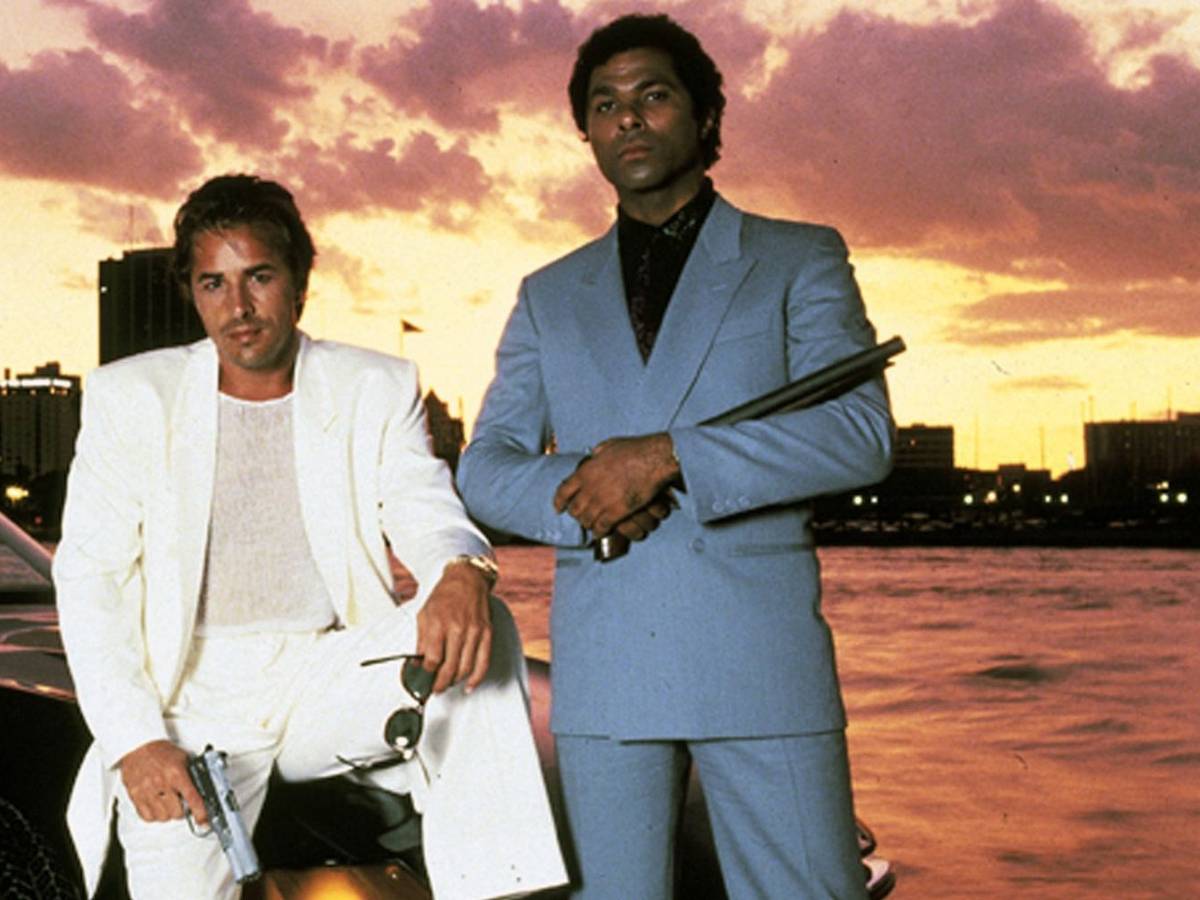 Mehr 80er geht kaum: Die Hochglanz-Optik von „Miami Vice“ war stilprägend. Die Galerie zeigt, was aus Don Johnson, Philip Michael Thomas und den anderen Darstellern der Kultserie wurde. (Bild: Universal)