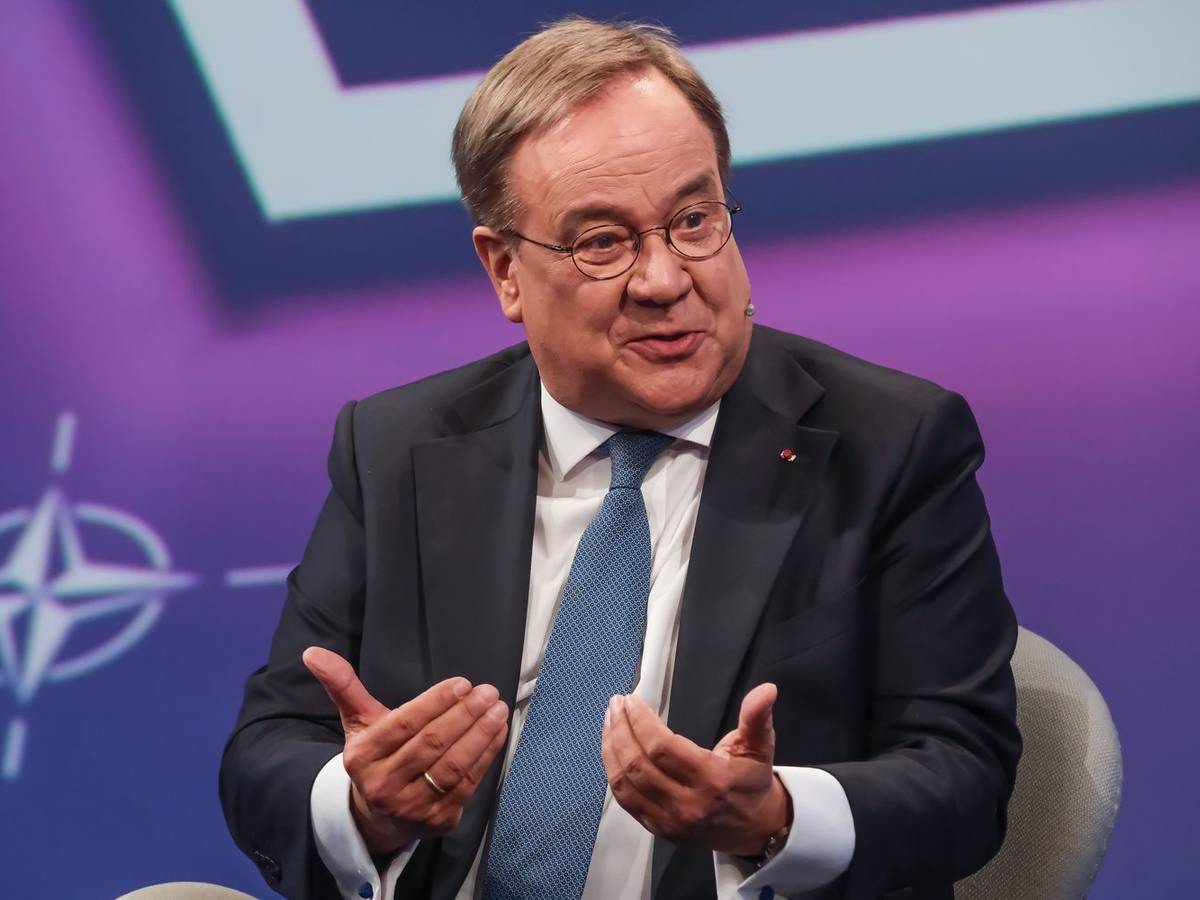 Armin Laschet (Bild) übte scharfe Kritik an seinem Parteikollegen Roderich Kiesewetter. (Bild: WDR/Oliver Ziebe)