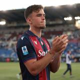 Applaus im Trikot des FC Bologna: Stürmer Thijs Dallinga.