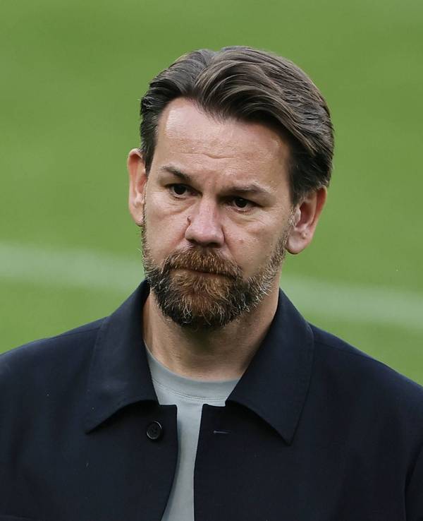 Thomas Kessler mit ernstem Blick.