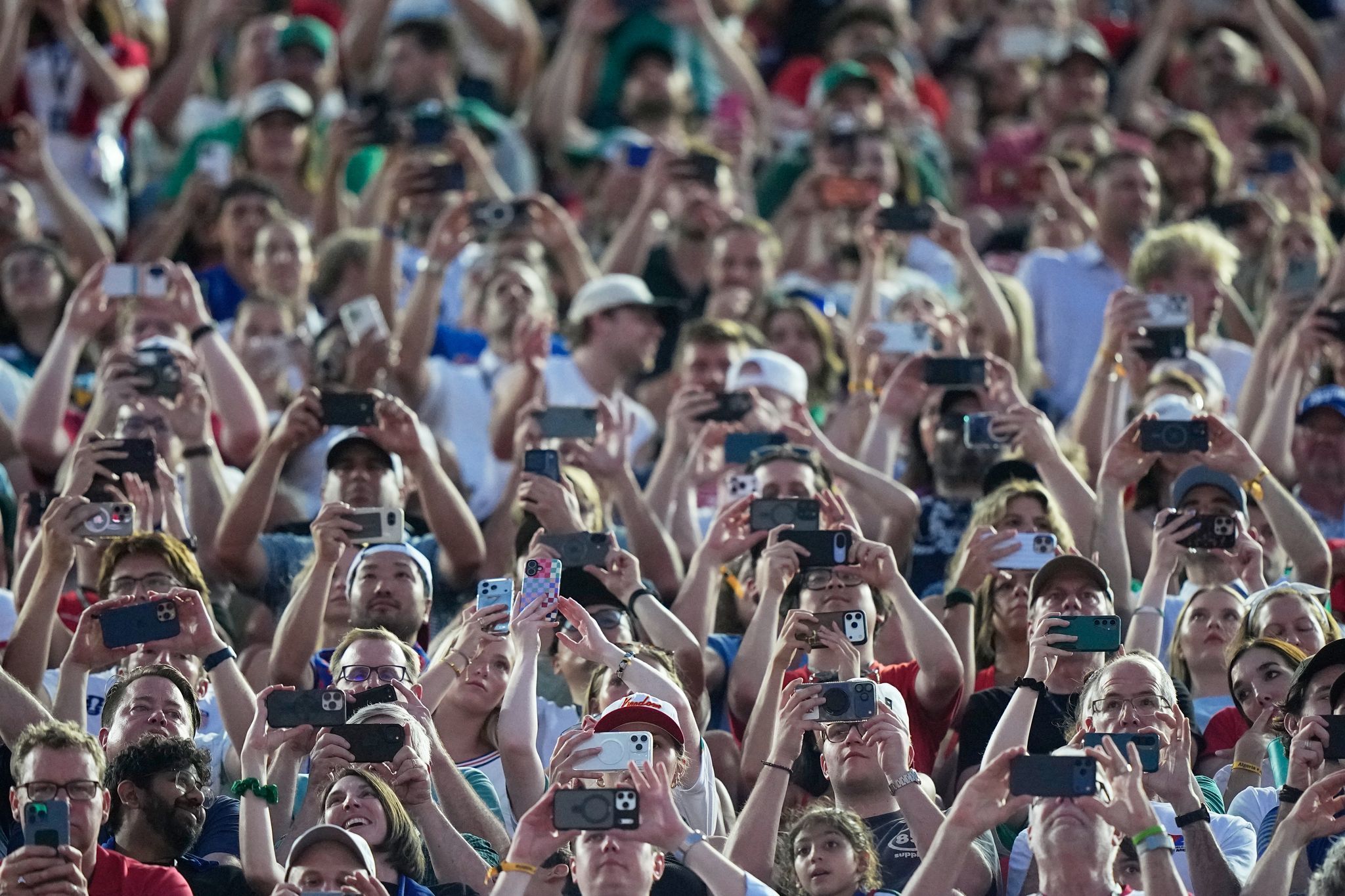 Fans mit Smartphones