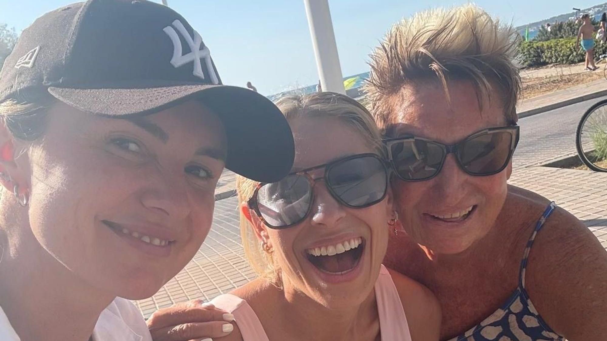 Alexandra mit Linda Teodosiu und Marita Köllner.