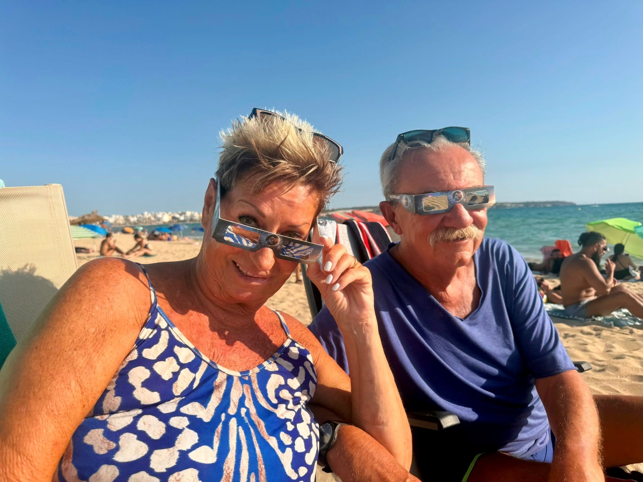 Marita Köllner mit Ehemann Peter bei der Sonnenfinsternis.