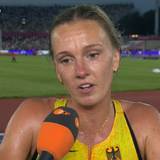 Lea Meyer spricht in ein ZDF-Mikro.