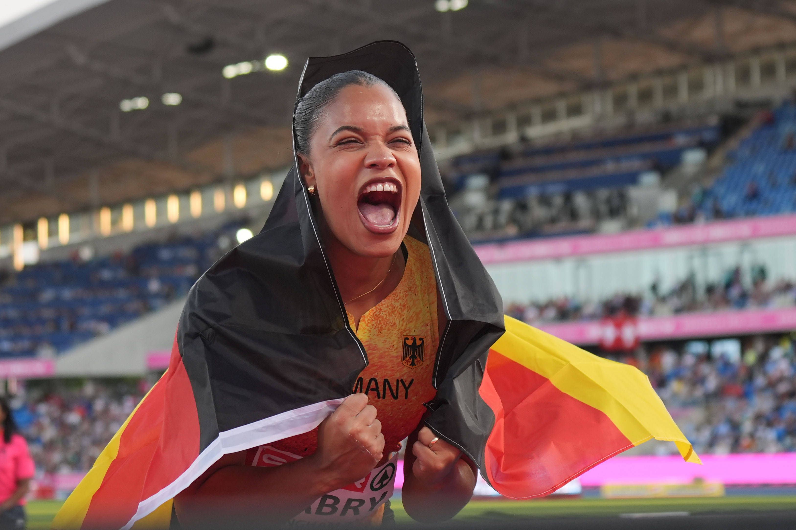 Yemisi Mabry freut sich über Bronze.