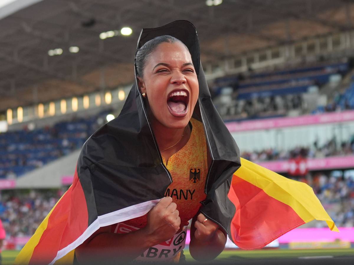 Yemisi Mabry freut sich über Bronze.