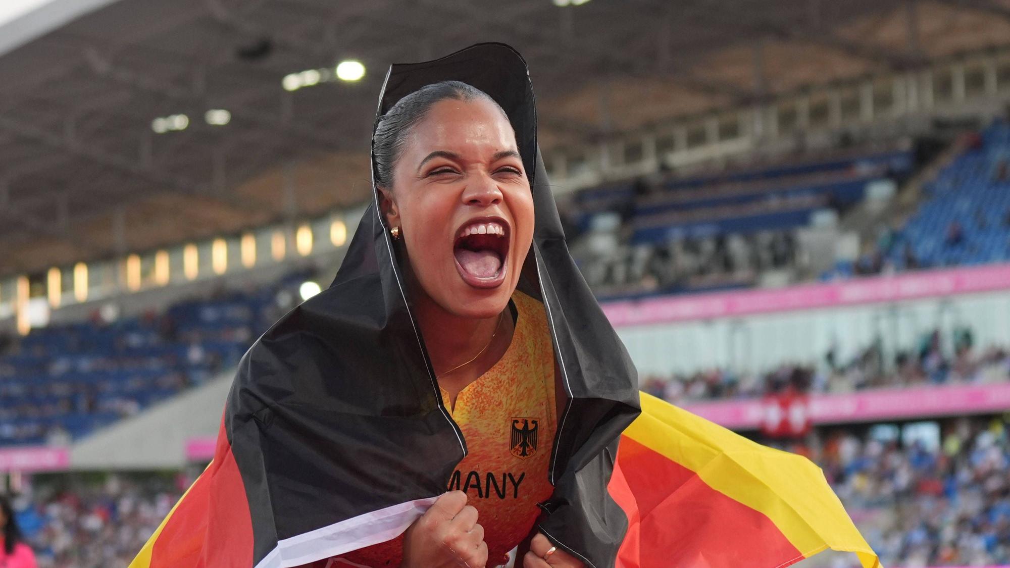 Yemisi Mabry freut sich über Bronze.