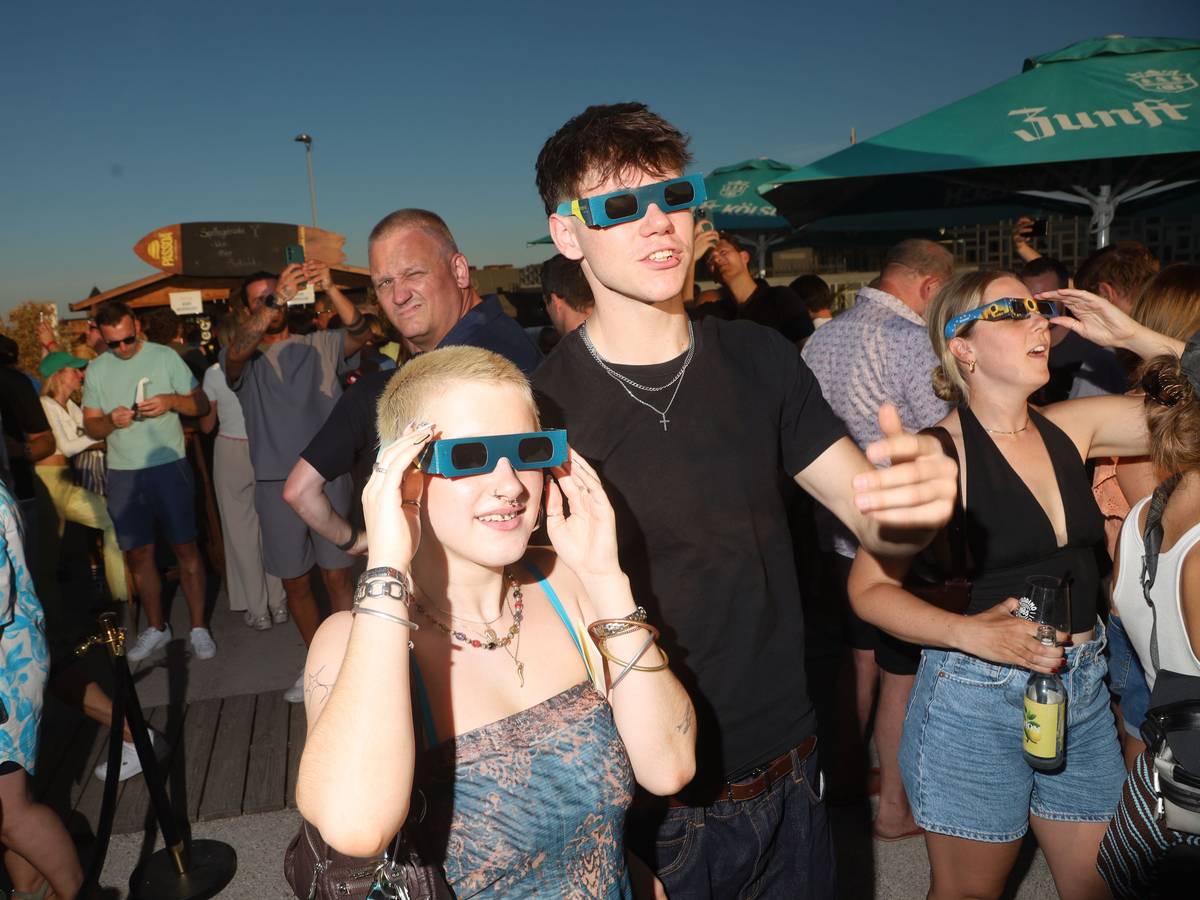 Auf der Sonnenscheinetage, einer Dach-Bar in der Kölner Innenstadt, veranstaltete Radio Köln eine Art Public Viewing.