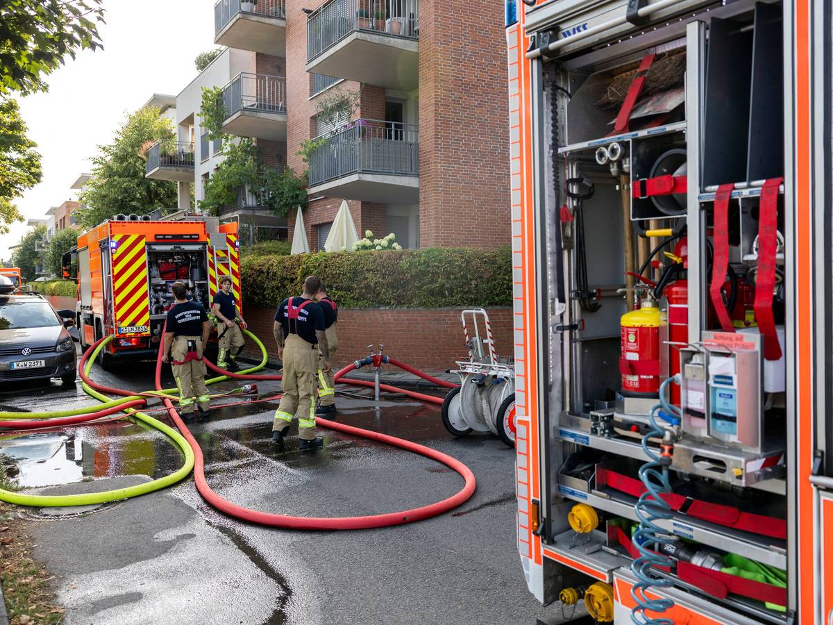 Die Feuerwehr bei einem Einsatz in Köln (Symbolfoto)